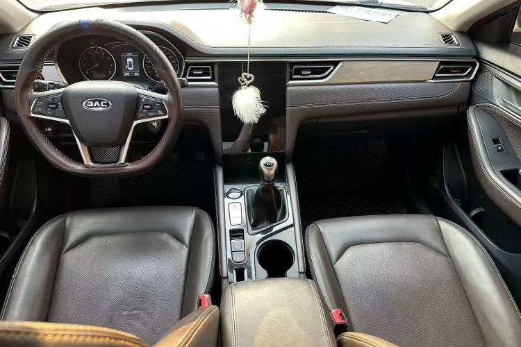 Used JAC Group J7 2020 1.5T Manual Elite Edition Center Console