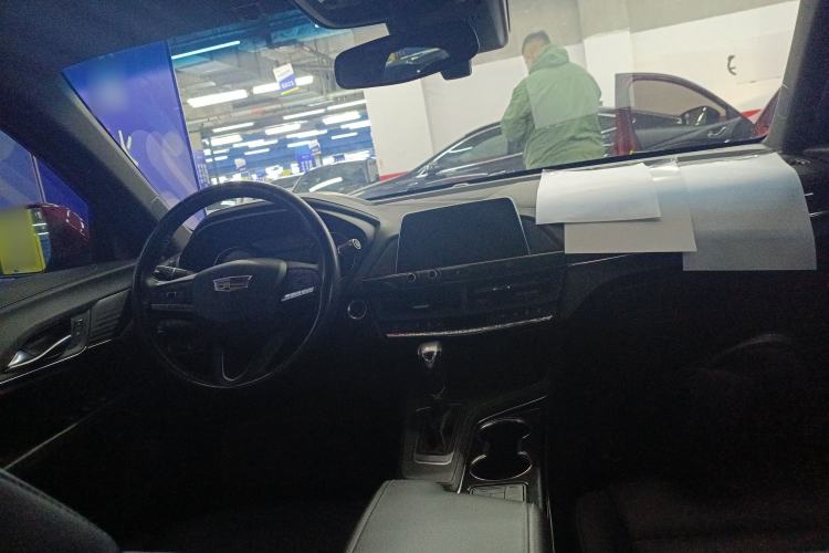 Used Cadillac CT4 2020 28T Fashion Edition Center Console