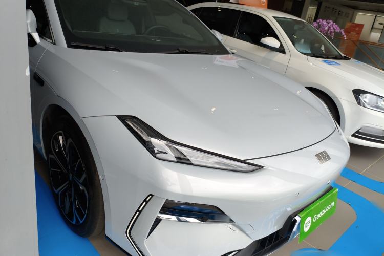 Used Geely Galaxy E8 2025 700 km Long-Range Intelligent Driving Version Exterior 1