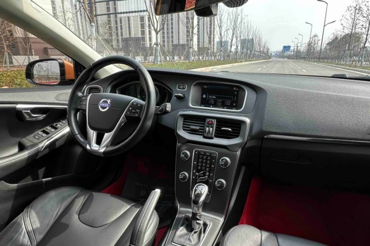 Used Volvo V40 2014 2.0T Zhiya Edition