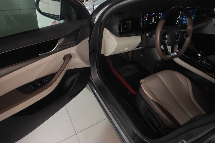 Used BYD Qin PLUS 2023 Champion Edition DM-i 120KM Leading Model Driver Seat