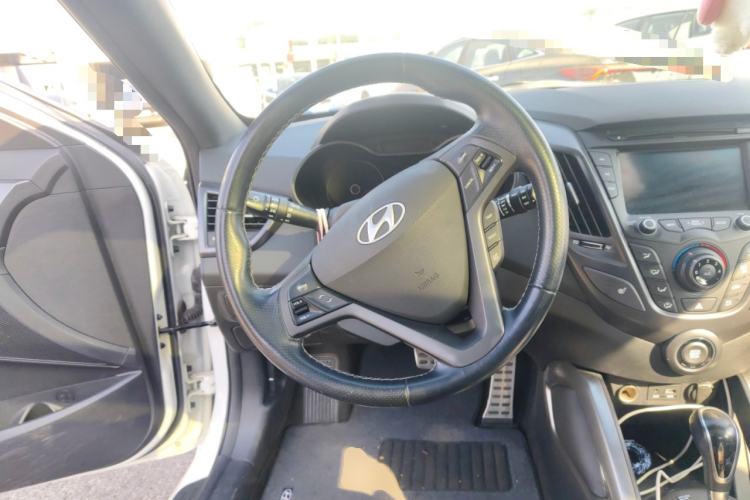 Used Hyundai Veloster 2015 1.6T Automatic Luxury Edition Steering Wheel