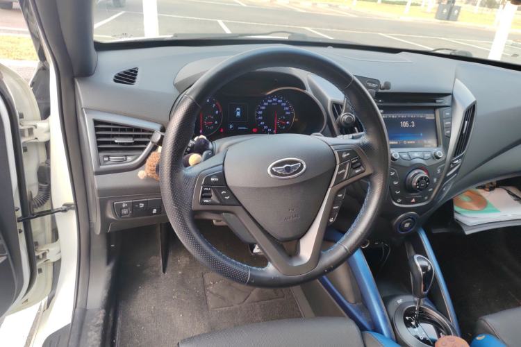 Used Hyundai Veloster 2015 1.6T Automatic Luxury Edition Steering Wheel