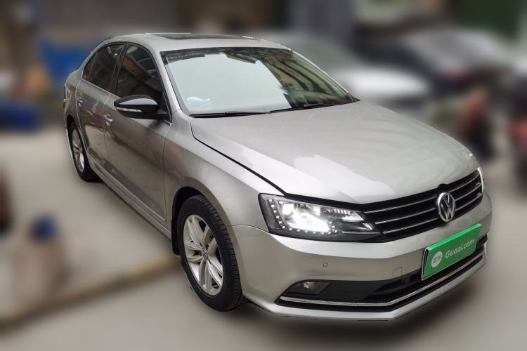 Used Volkswagen Sagitar 2017 230TSI Automatic Luxury Edition
