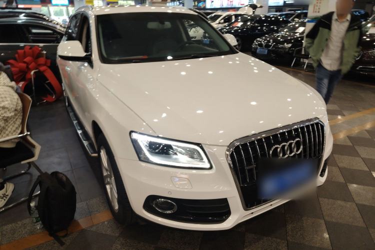 Used Audi Q5 2016 40 TFSI Comfort Model Front Right 45 Deg