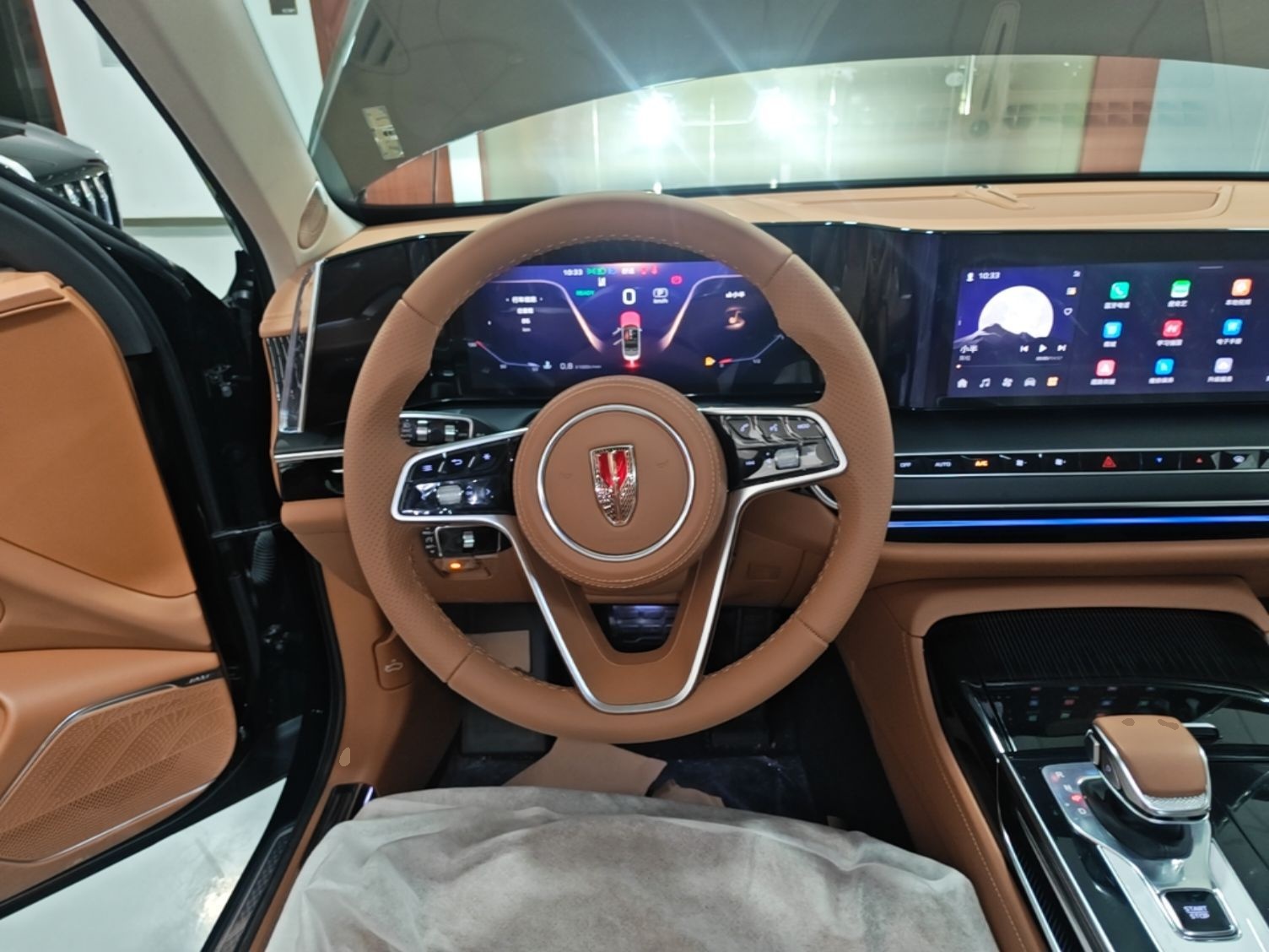 Hongqi H9 2025 Model Facelifted 2.0T Two-Wheel Drive Flag-Style Luxury Business Edition, 5 Seats - Chinese Trim Xiang — снимка 13