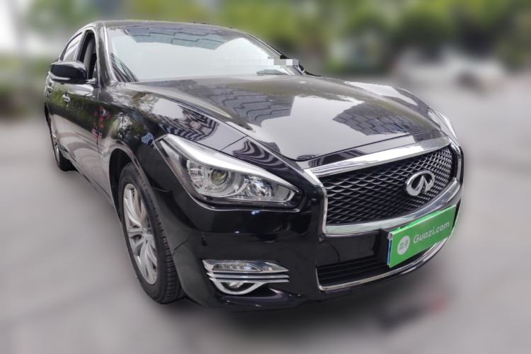 Used Infiniti Q70 2017 Q70L 2.5L Elite Edition Front Right 45 Deg
