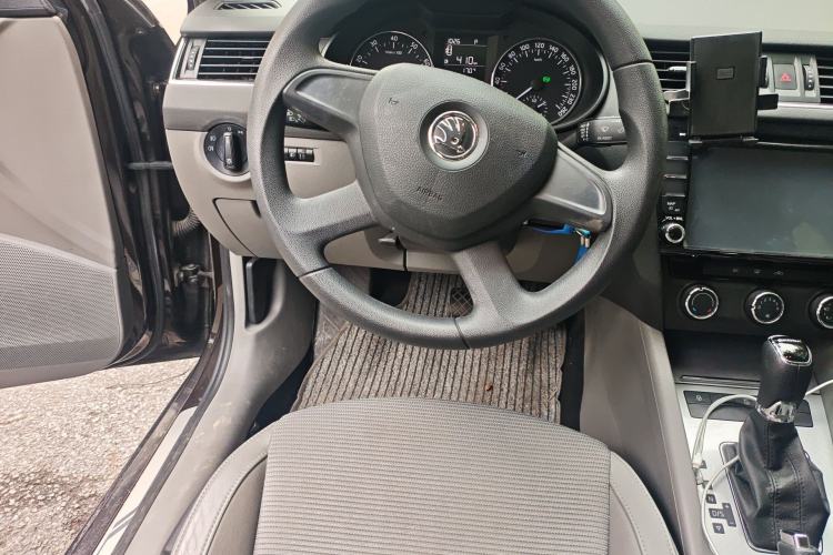 Used Skoda Octavia 2015 1.6L Automatic Yijie Edition Steering Wheel