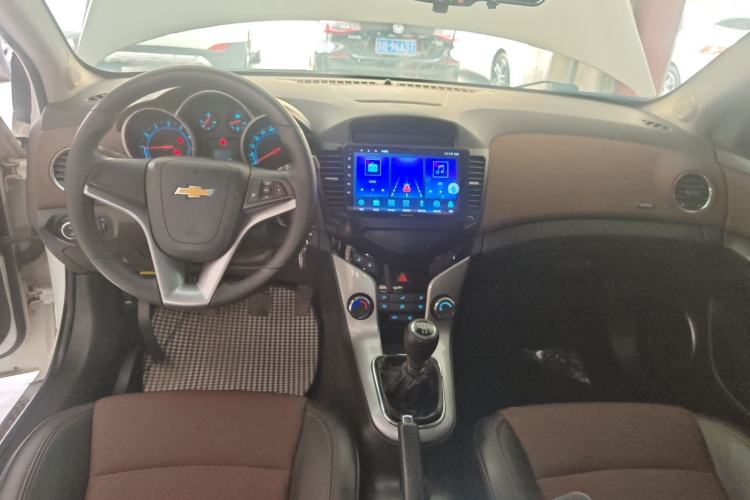 Used Chevrolet Cruze 2013 Hatchback 1.6L Manual Luxury Model
