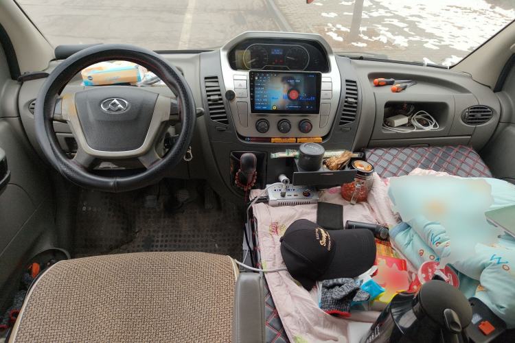 Used SAIC MAXUS Xintu V80 2016 2.5T Manual Aoyuntong National IV Short Wheelbase Mid-Roof 6-Seater