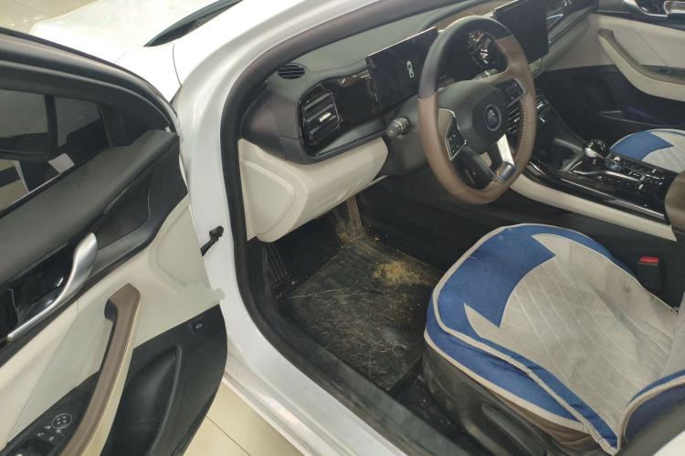 Used BYD Qin PLUS 2024 HONOR Edition DM-i 55KM Leading Model Driver Seat