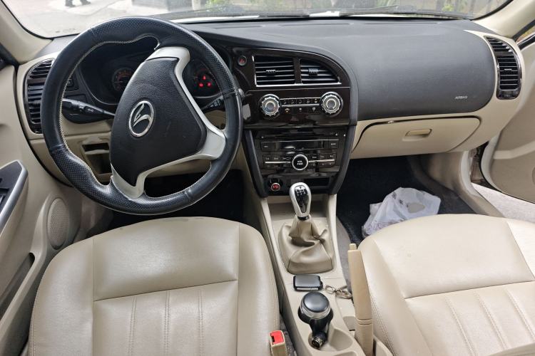 Used Soueast V3 Lingyue 2014 1.5L Manual Happiness Edition Center Console