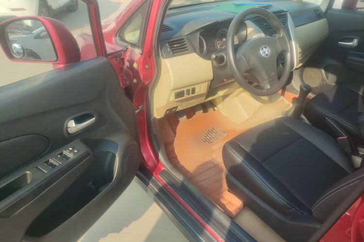 Used Venucia R50 2014 1.6L Manual Splendid Edition
