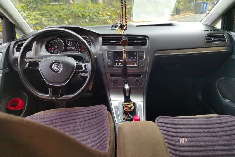 Used Volkswagen Golf 2016 230TSI Automatic Comfort Version Center Console