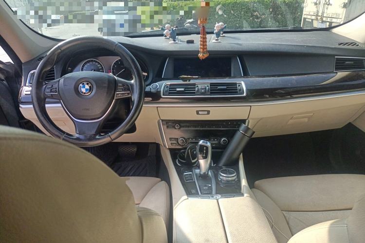 Used BMW 5 Series GT 2013 535i Leading Model Center Console