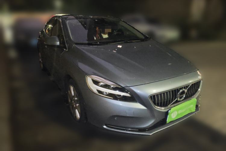 Used Volvo V40 2017 T3 Zhiya Edition Front Right 45 Deg