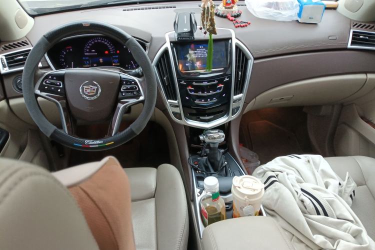 Used Cadillac SRX 2015 3.0L Elite Model Center Console