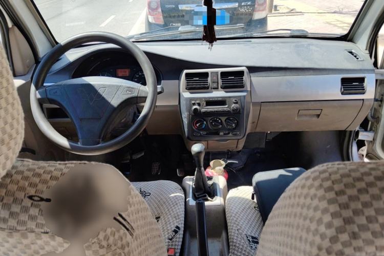 Used Wuling Rongguang 2011 1.2L Comfort Model Center Console