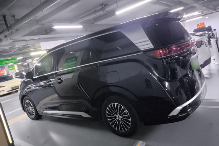 Used Denza D9 2022 EV 600 Four-Wheel Drive Prestige Model
