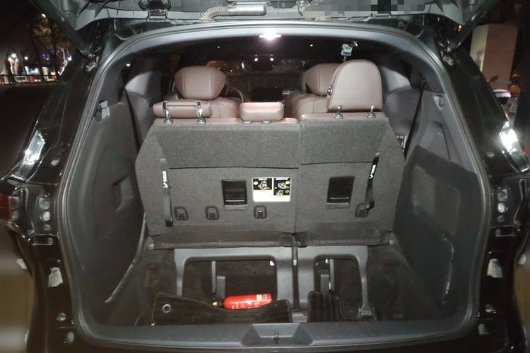 Used Toyota Granvia 2023 2.5L Hybrid Flagship VIP Edition Trunk