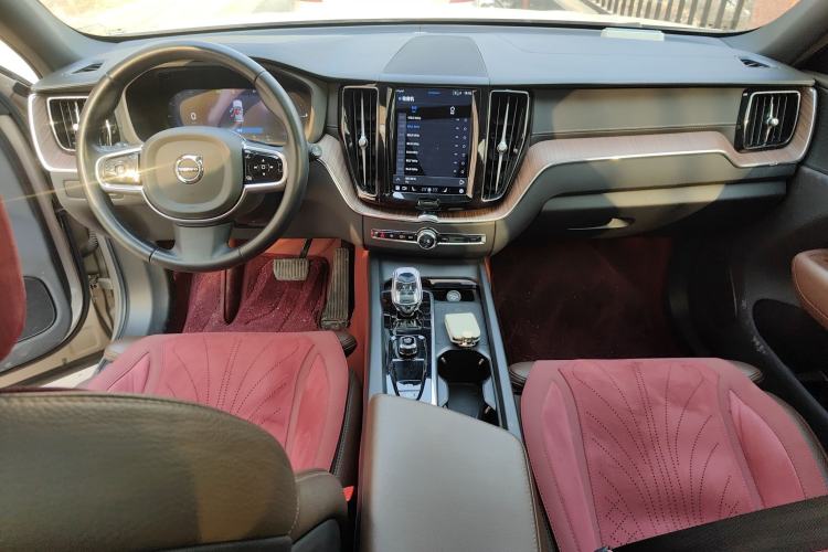 Used Volvo XC60 New Energy 2024 T8 Plug-in Hybrid Long-Range All-Wheel Drive Smart Luxury Edition