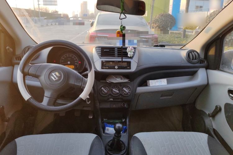 Used Suzuki Alto 2013 1.0L Manual Utility Model Center Console