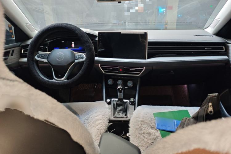 Used Volkswagen Sagitar 2023 300TSI DSG Excellence Edition Center Console