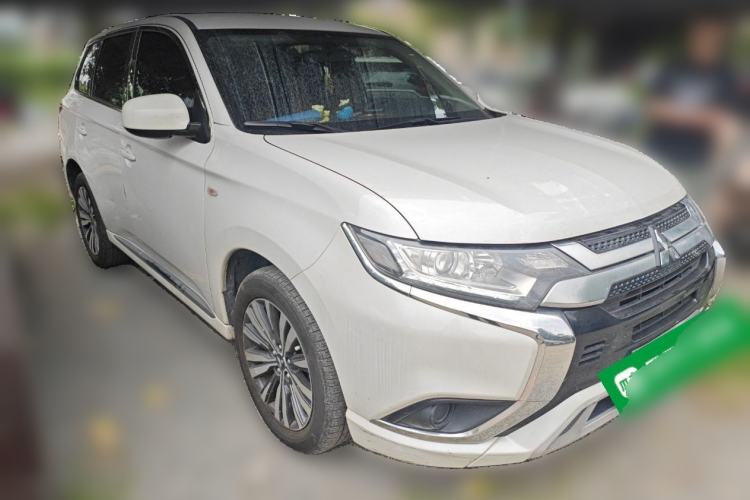 Used Mitsubishi Outlander 2021 2.0L Two-Wheel Drive Comfort Edition 5 Seats Front Right 45 Deg