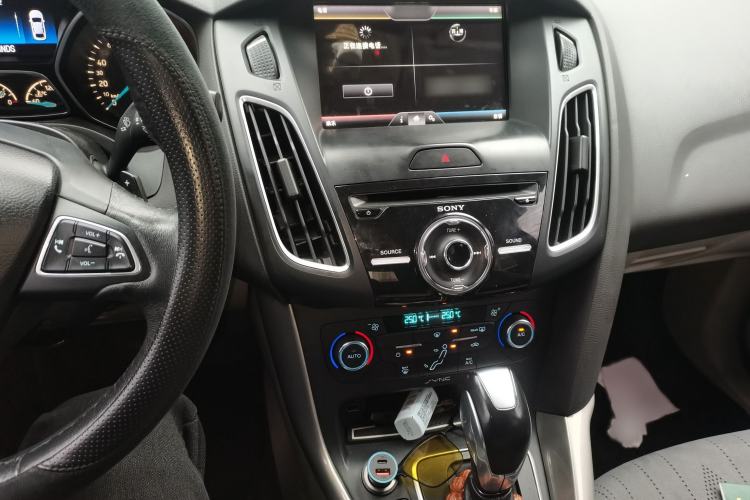 Used Ford Focus 2015 Sedan EcoBoost 180 Automatic Flagship Model Audio And AC Panel