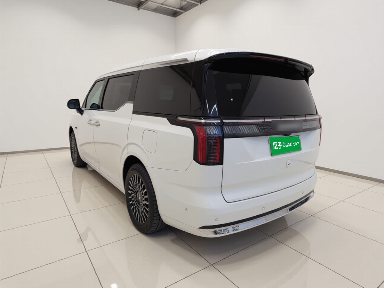 Zeekr 009 2024 Six-Seat Executive Version 4WD 108 kWh — снимка 4