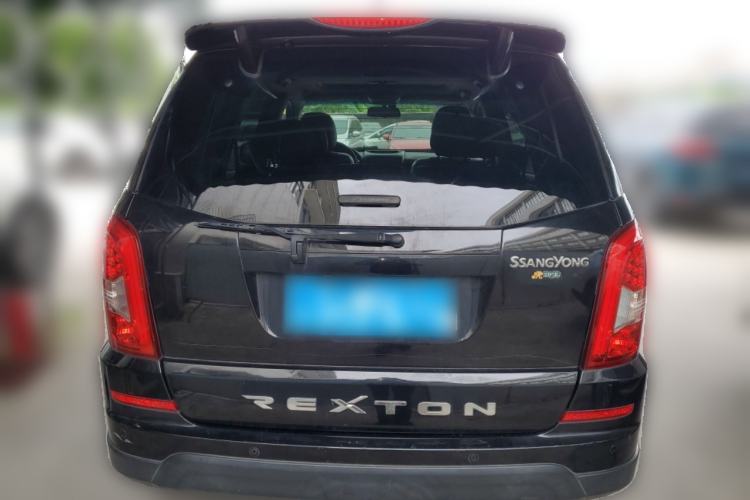 Used SsangYong Rexton W 2014 2.0T Two-Wheel Drive Elite Navigation Version with 5 Seats
