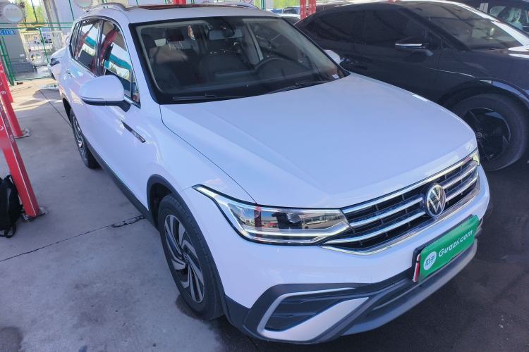 Used Volkswagen Tiguan L 2024 300TSI Automatic Two-Wheel Drive Smart Edition Front Right 45 Deg