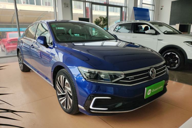 Used Volkswagen Magotan GTE Plug-in Hybrid 2020 GTE Prestige Model Front Right 45 Deg