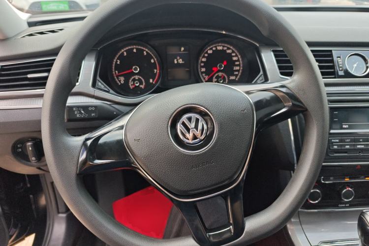Used Volkswagen Passat 2017 280TSI DSG Luxury Edition Steering Wheel