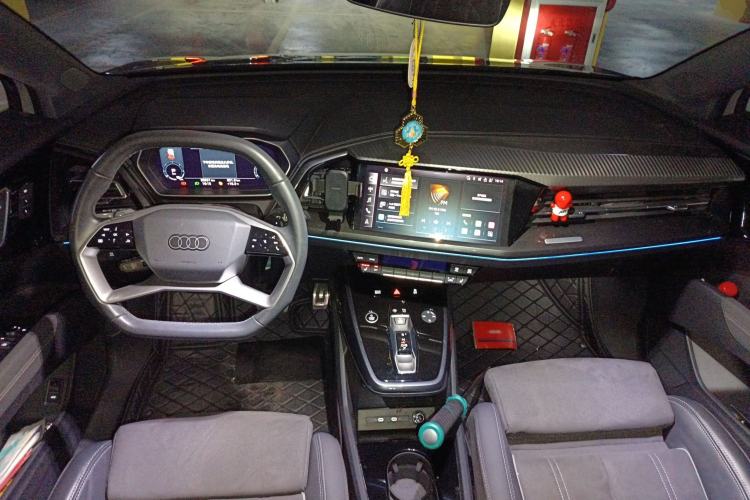 Used Audi Q4 e-tron 2023 40 e-tron Boundary Edition Center Console