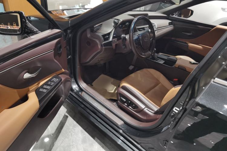 Used Lexus ES 2020 300h Premier Edition