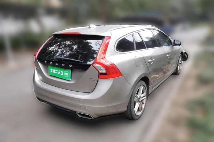 Used Volvo V60 2016 T5 Zhiya Edition Rear Right 45 Deg