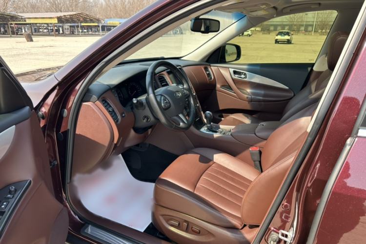 Used Infiniti QX50 2015 2.5L Enjoyment Edition Interior 4