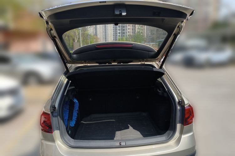 Used Volkswagen C-TREK 2017 230TSI DSG Comfort Version Trunk