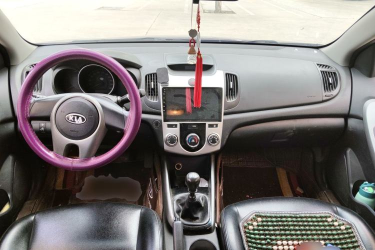 Used Kia Forte 2014 1.6L MT GL Center Console