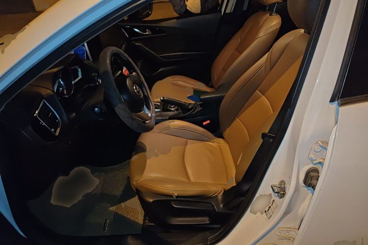 Used Mazda 3 Axela 2014 Sedan 1.5L Automatic Comfort Model
