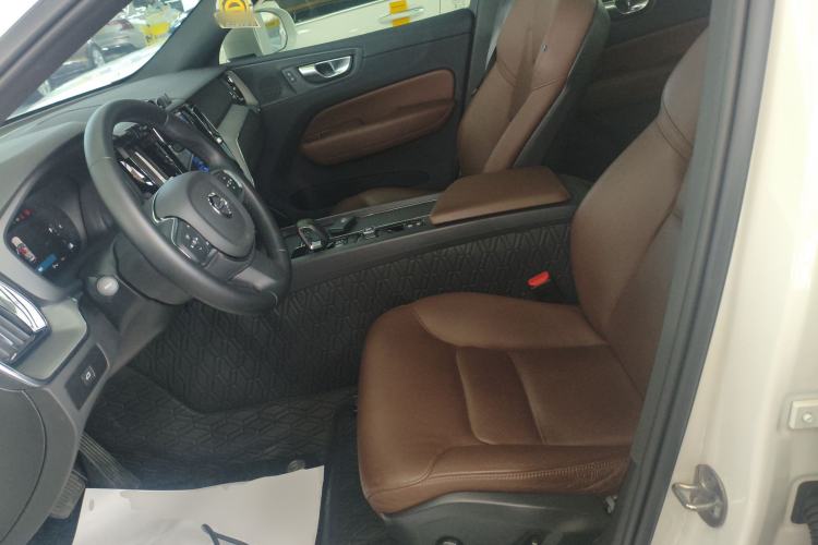 Used Volvo XC60 2024 B5 4x4 Smart Luxury Edition