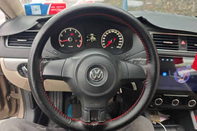 Used Volkswagen Sagitar 2012 1.6L Manual Comfort Model Steering Wheel