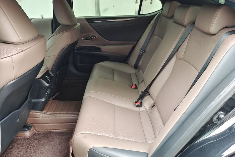 Used Lexus ES 2023 200 Excellence Edition Interior 5