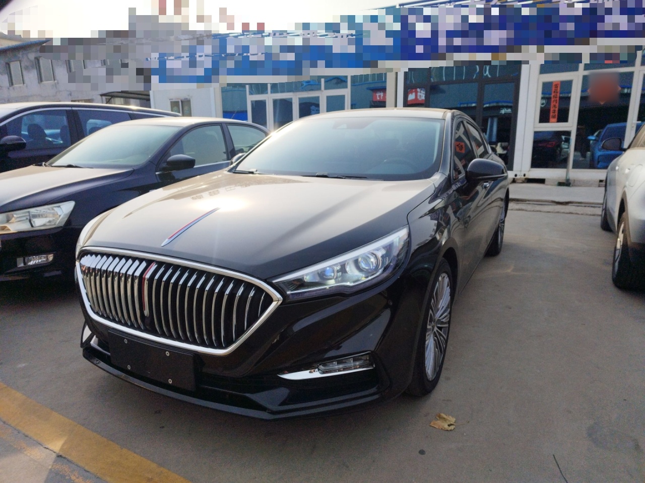 تحت مقدمة السيارة