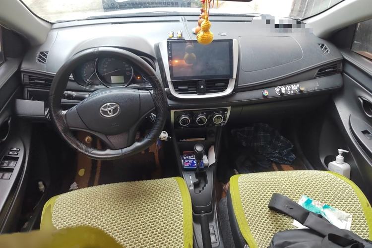 Used Toyota YARiS L Zhi Xiang 2017 1.5E CVT Dynamic Edition Center Console