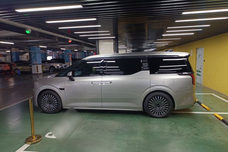 Used Zeekr 009 2022 WE Edition
