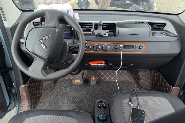 Used Wuling Hongguang MINIEV 2022 Easy Version Lithium Iron Phosphate Center Console