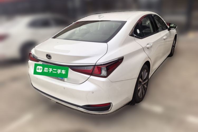 Used Lexus ES 2020 200 Excellence Edition Rear Right 45 Deg