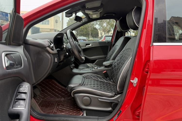 Used Mercedes-Benz B-Class 2017 B 180 Interior 12